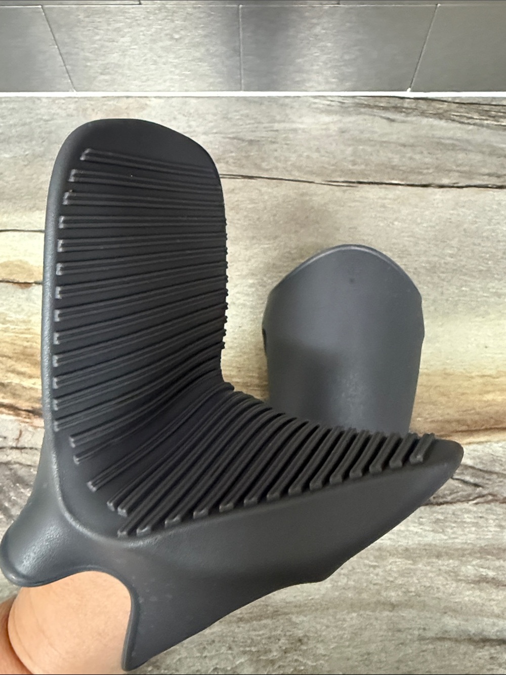 Pampered Chef Silicone Oven Mitts - Picture 3 of 5